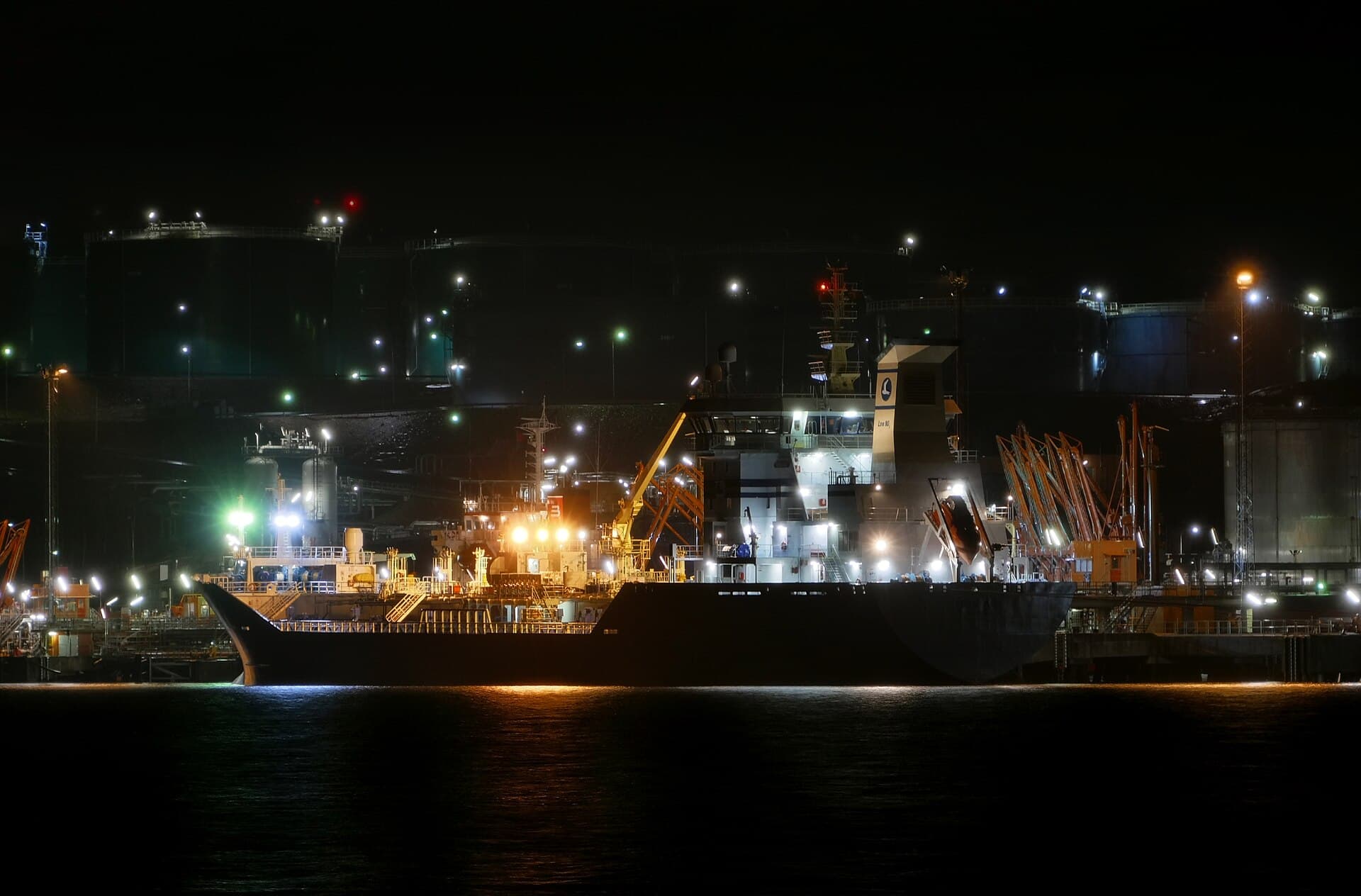 Commercial Traffic Through Strait of Hormuz Surges After Deal